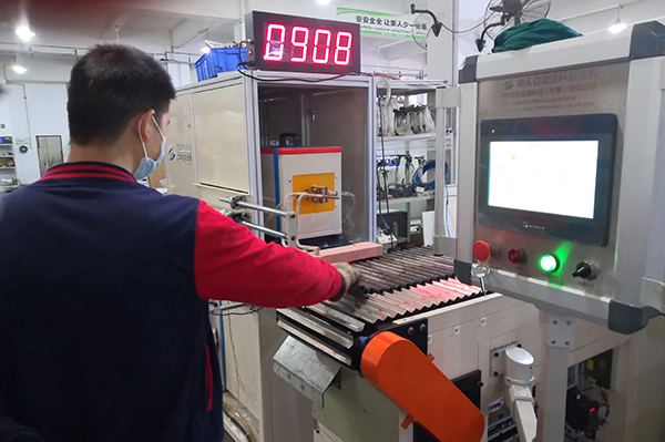 自動送料鍛造機(jī).jpg